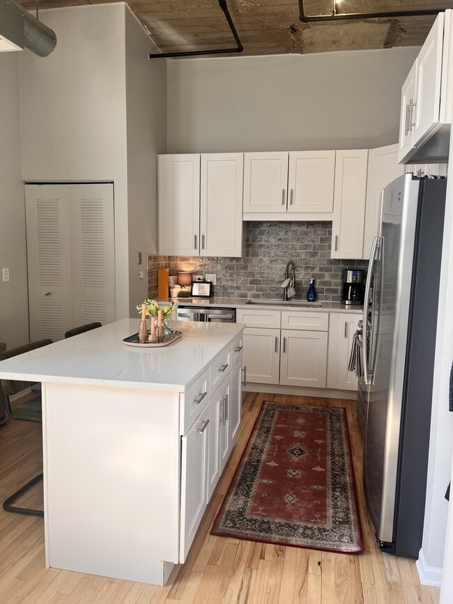 Photo - 758 N Larrabee St Unidad 833