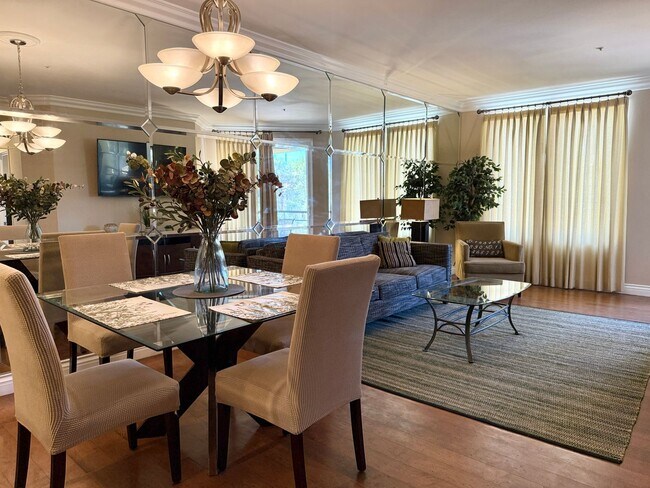 Building Photo - Live the Las Vegas Lifestyle in a Gated, A... Unit 206 Rental