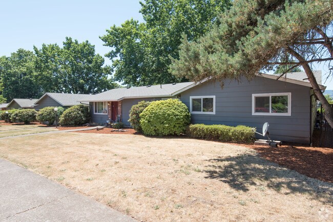 Redwood Court - Redwood Court Apartments