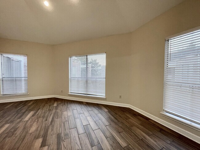 Photo - 3740 Thistlemont Dr