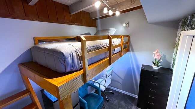 Photo - 1511 S John Young Pkwy