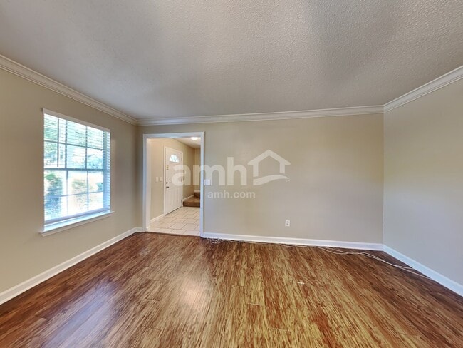 Photo - 131 The Esplanade Way SW