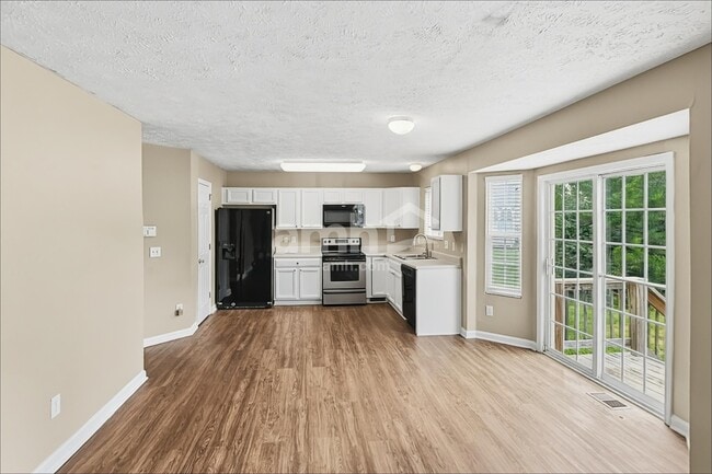 2315 Hayward Ln