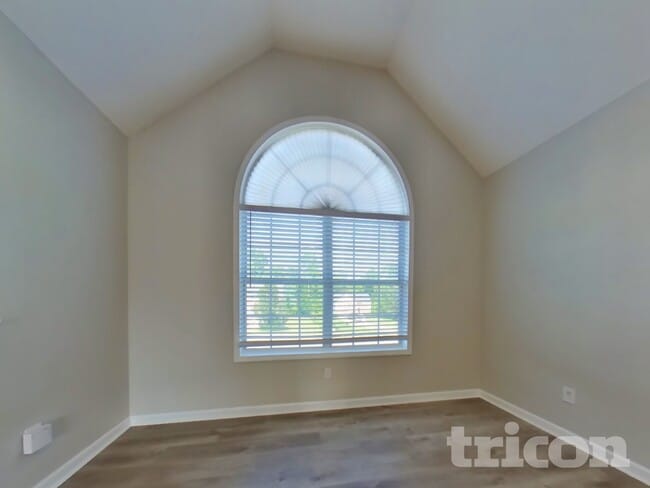 Photo - 660 Tipperary Rd