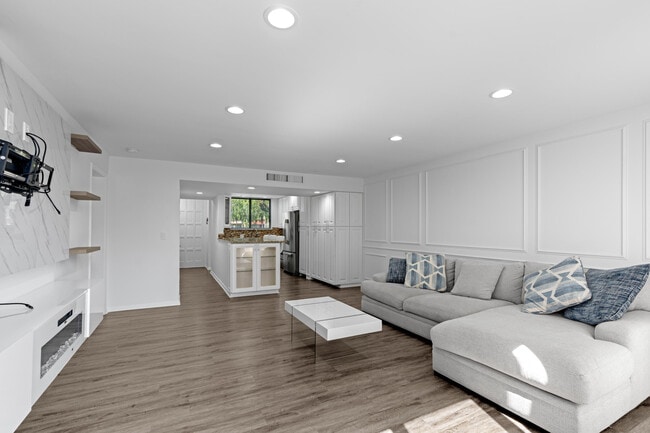 Photo - 4469 Luxemburg Ct