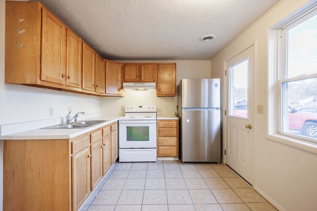 Building Photo - 168 Sackett Rd