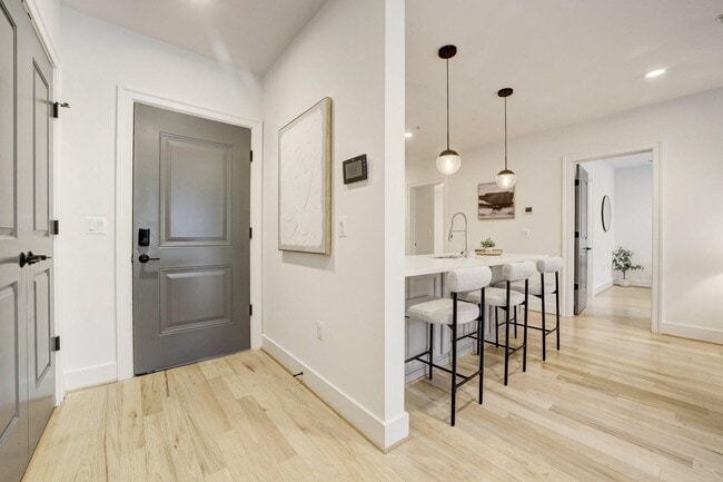 Photo - 4335 Harrison St NW Unidad 5