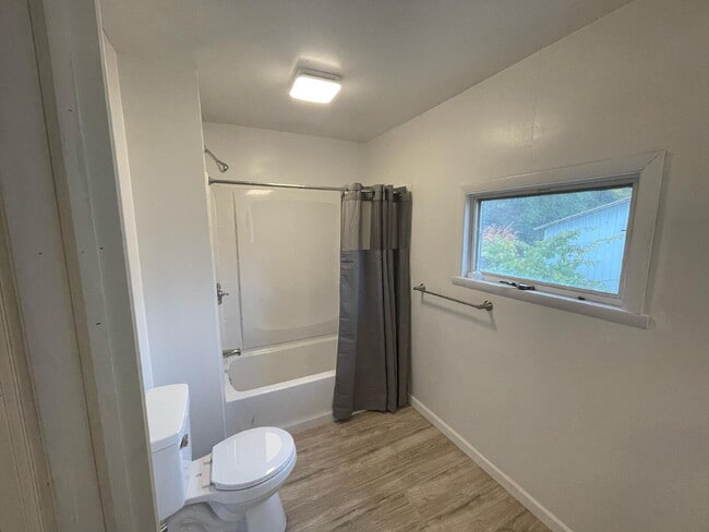 Photo - Charming 3-Bed Back House Retreat in Dalmatia, PA – Cozy Comfort Awaits! Unit Back House