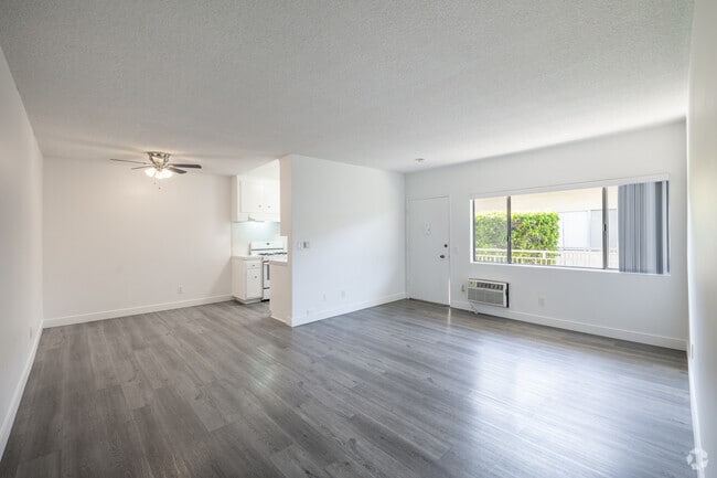 2 habitaciones, 1,5 baños - 900 pies cuadrados - Sala de estar