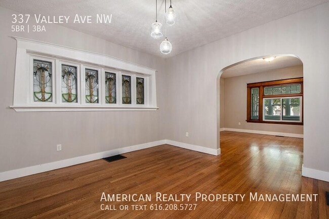 Photo - 337 Valley Ave NW