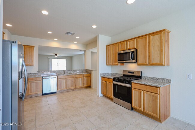 7106 W Hedge Hog Pl