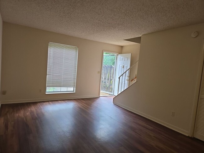 Building Photo - 1 Bedroom, 1.5 Bath Townhouse Unit 309J