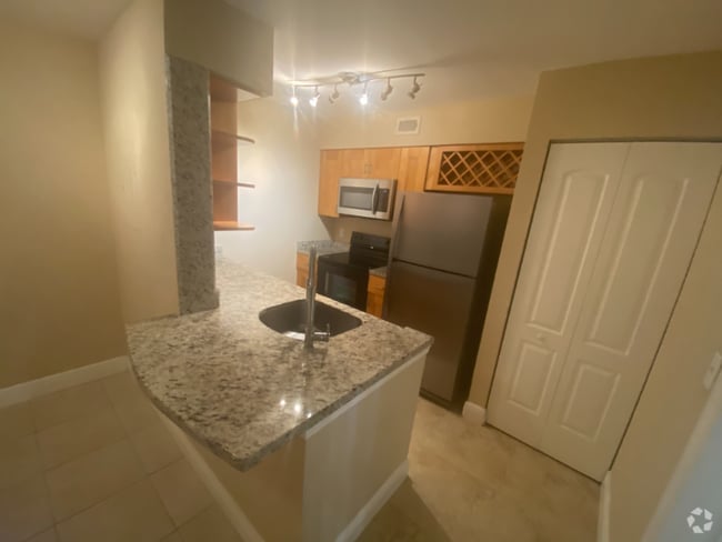 Building Photo - 2861 N Oakland Forest Dr Unit 107 Rental