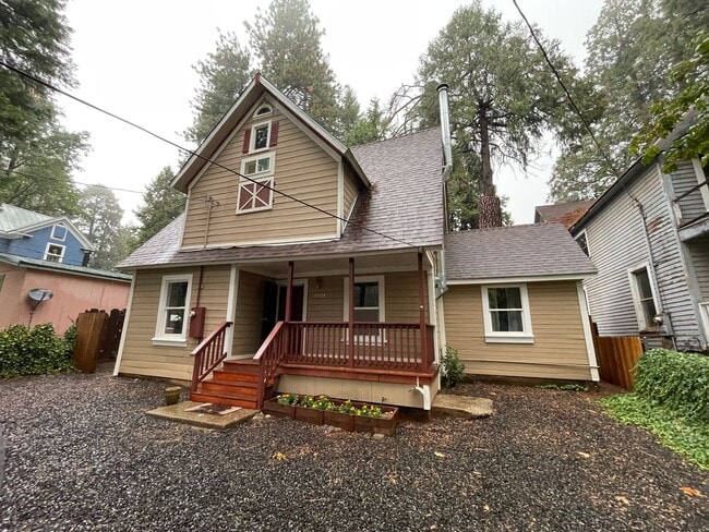 Building Photo - Stirling City Charmer-3 bed 1 bath, large ...