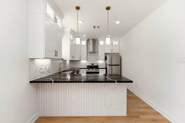 Photo - 7809 Queen St