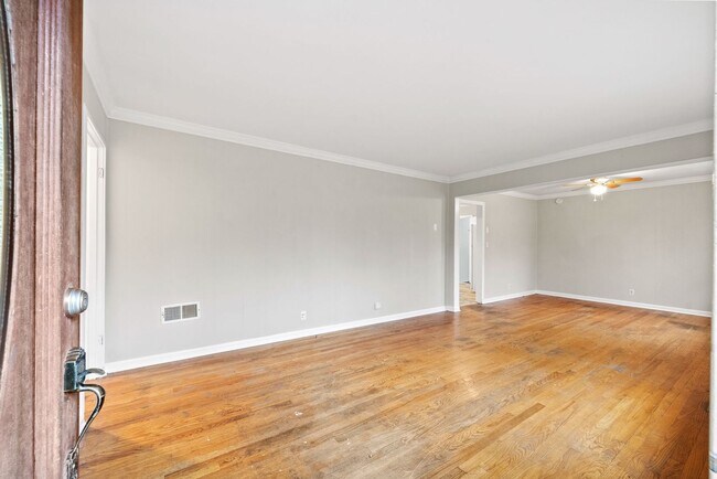 Photo - 3 Bedroom Pet Friendly Home For Rent!