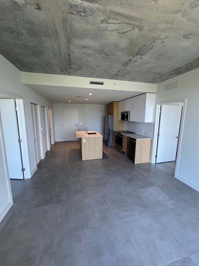 Photo - 138 NW 31st St Unidad C2