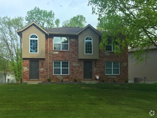 Building Photo - 1415 Village Circle Dr Rental