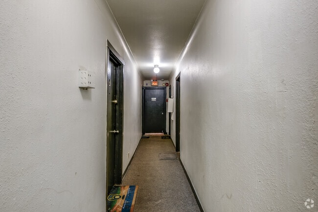 Studio, 1 BA - 300SF