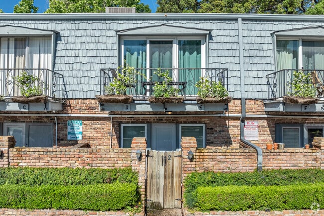 604 W Main St