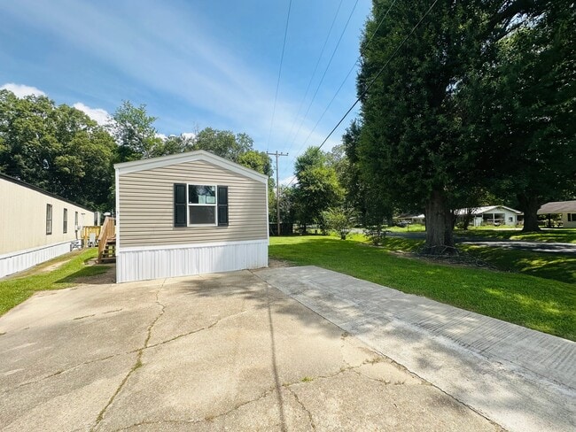 Photo - 9477 Lansdowne Rd