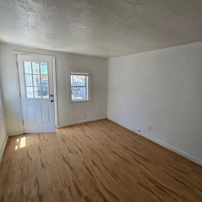 Photo - 110 Mesa St SE