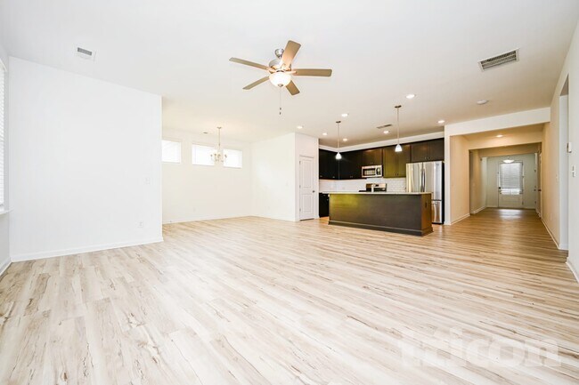 Photo - 424 Freeport Wy