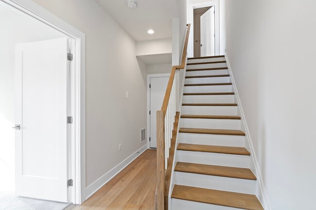 Photo - 23149 Dunlop Heights Ter