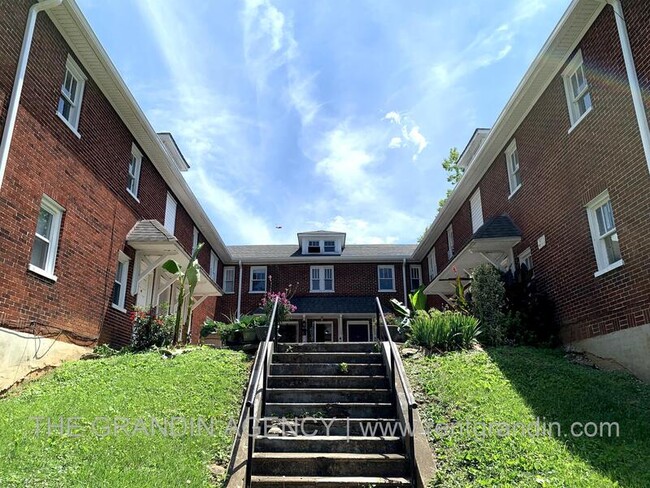 Photo - 1624 Chapman Ave SW