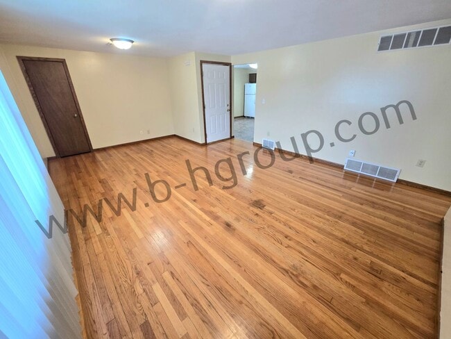 Photo - 8059 27th Ave Unit Upper