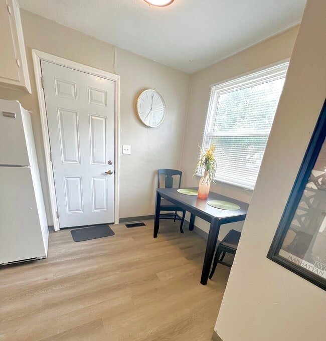 Photo - 2386 Velma Ave