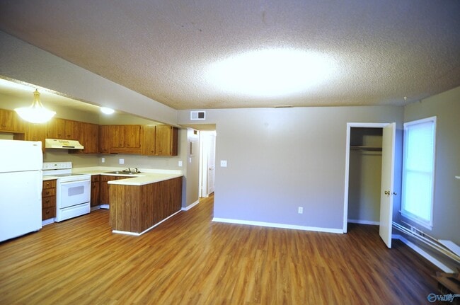 Photo - 2701 Lantern Walk SE Unidad B