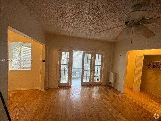 Building Photo - 934 Michigan Ave Unit 207 Rental