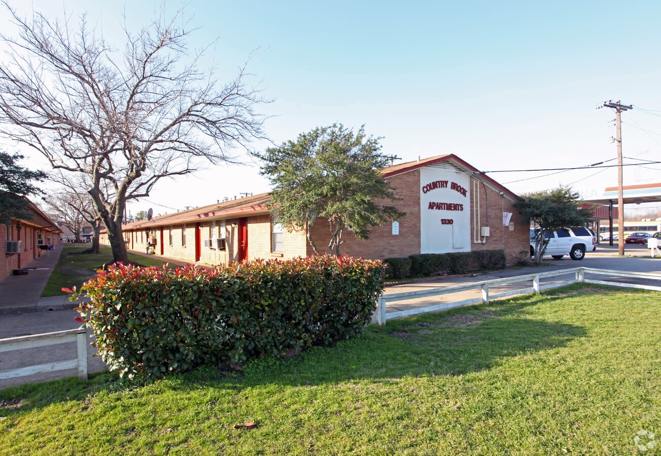 Country Brook Apartments - Country Brook Apartments