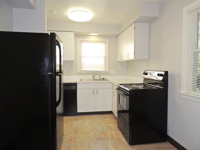 Photo - 2 Bed - 1 Bath Ranch for Rent in Willowick!