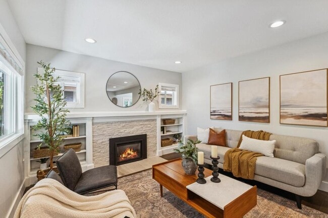 Photo - 1041 Yale Ave S