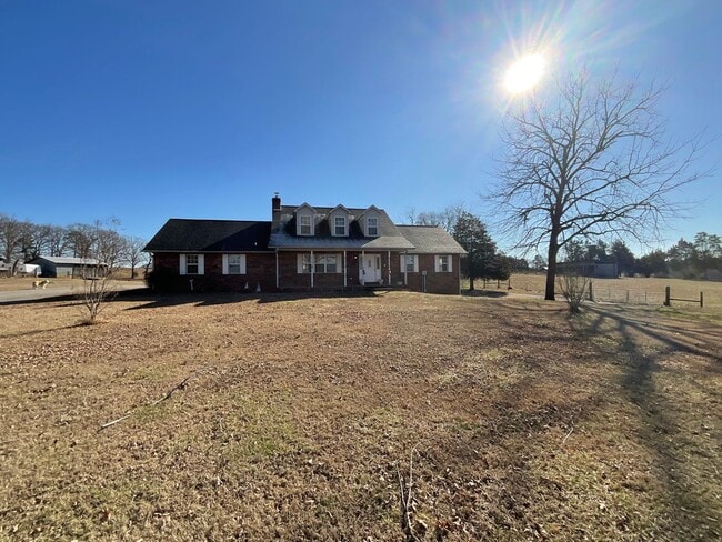 Building Photo - Greenback 37742 - 3 bedroom, 3.5 bath home with bonus room/possible 4th bedroom - Call Terri Kerr...