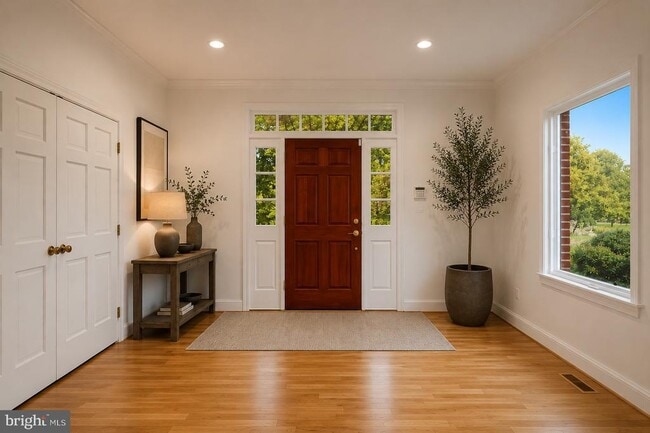 Photo - 10810 Burbank Dr