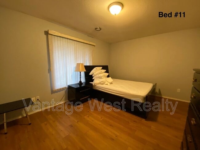 Photo - 453-453 Morrison Ave