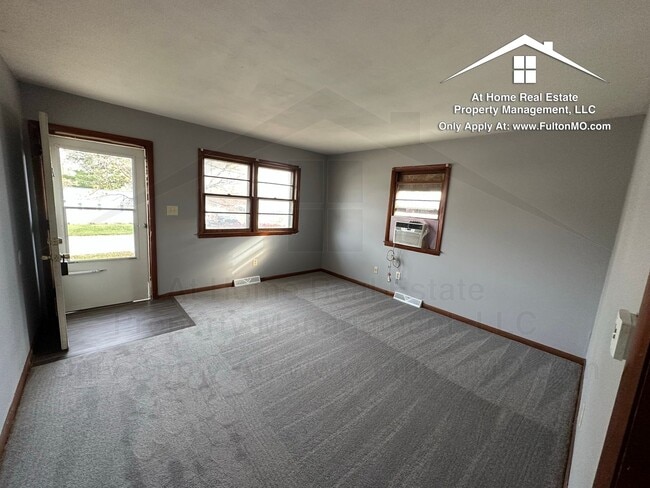 Photo - 911 Castlewood Ave