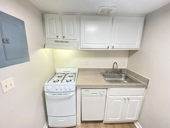 Photo - 121 Oyster Bay Cir Unit 320