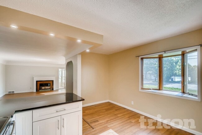 Photo - 2545 Edgerton St