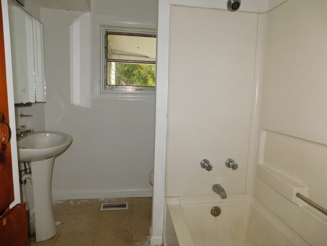 Photo - Three Bedroom - One Story House for Rent!
