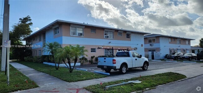 Building Photo - 2000 Buchanan St Unit 7 Rental