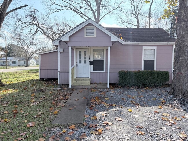 Building Photo - 608 E 4th St