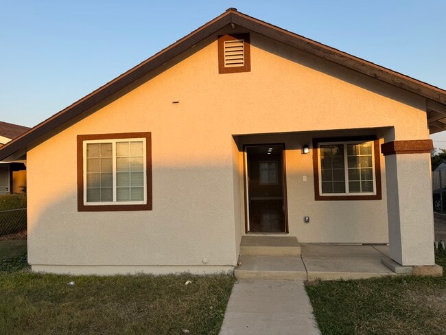 Building Photo - 706 T St