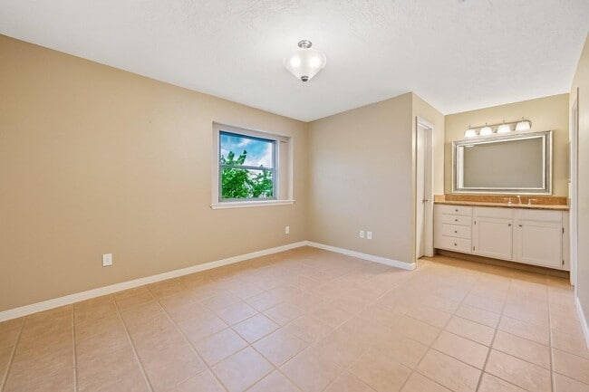 Photo - 19907 Lions Gate Dr