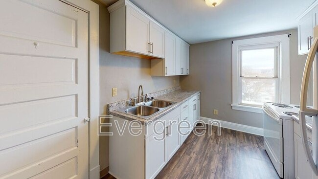 Photo - 208 S 5th St