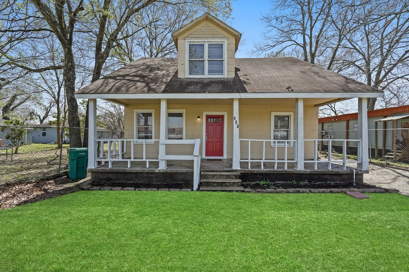 Photo - 205 Stimpson St