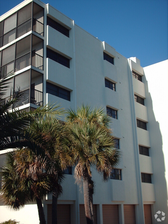 Blackburn Bay - Blackburn Bay Apartments